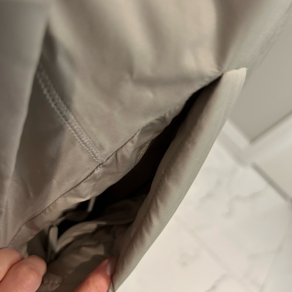 Lululemon Insulated Trench in Raw Linen, size 6 - Picture 4 of 13